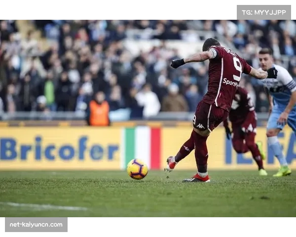 都灵双前锋交叉跑动撕扯防线 传统442平行站位保留意式风格